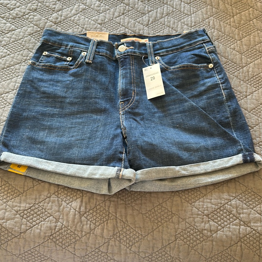 NWT LEVI Mid-Length Shorts